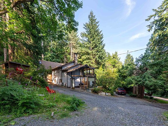 3rd image of 520 Collins Rd