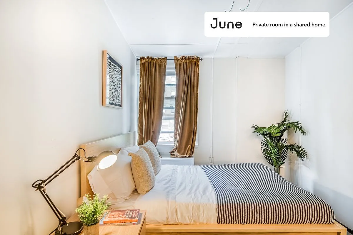 Full bedroom in 5 bed/2 bath home in Woodley Park #226 E — Photo 3