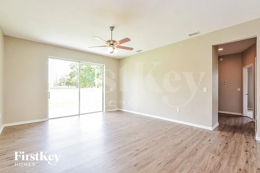 4 bed, 2.0 bath, 2045 sqft, $2,215 — Photo 3