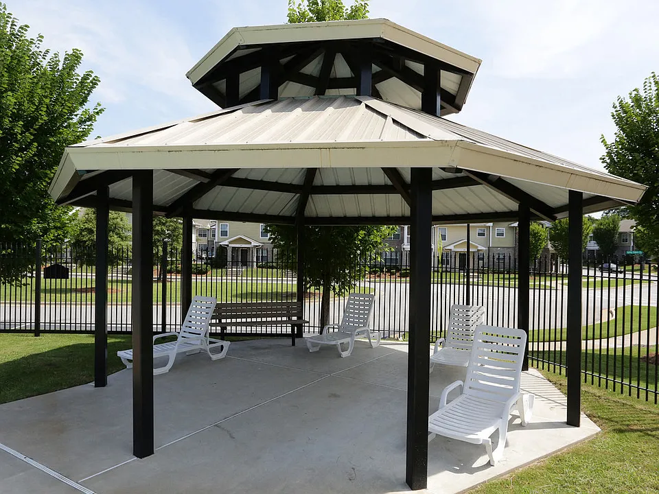 Have lunch under the pavilion