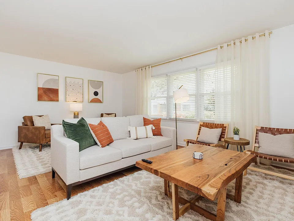 1502 Canterbury Ct