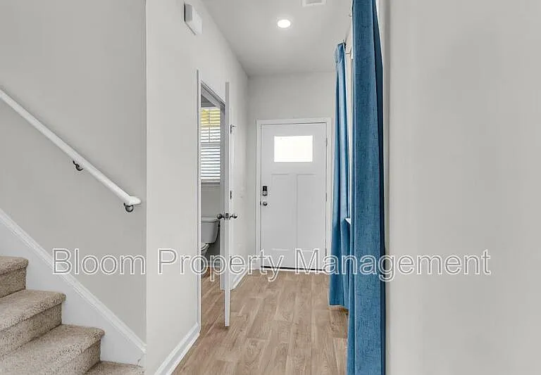 828 Lilyford Ln — Photo 5