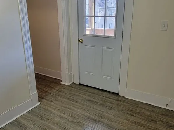 20-22 Denton Cir, Springfield, MA 01104