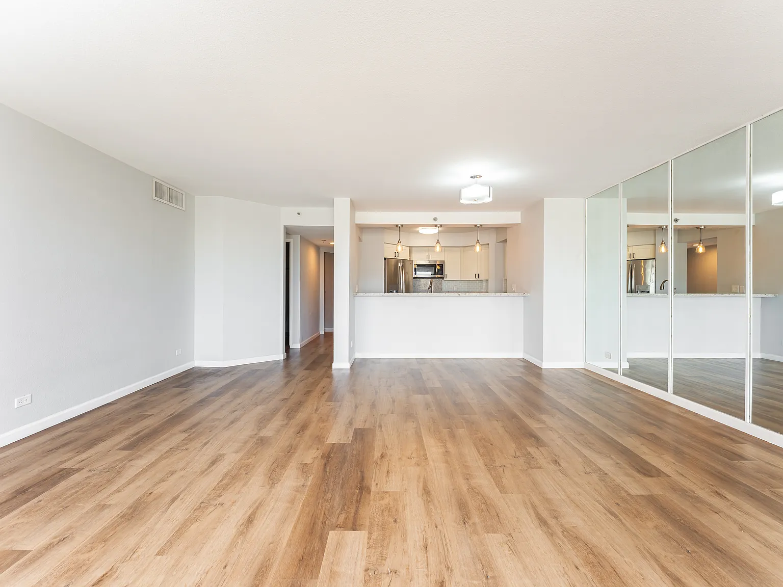 2 bed, 1082 sqft, $3,800 — Photo 4