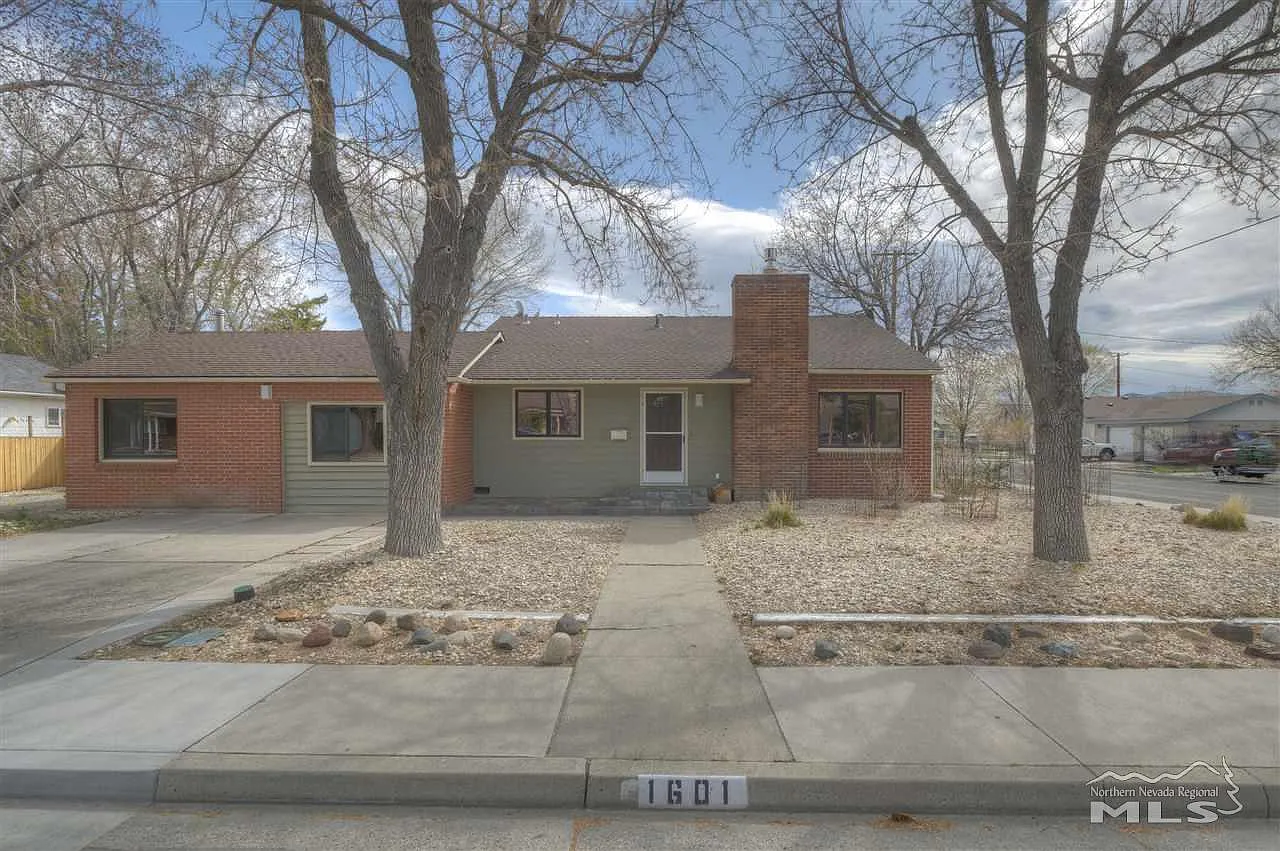 1601 N Division St photo 1