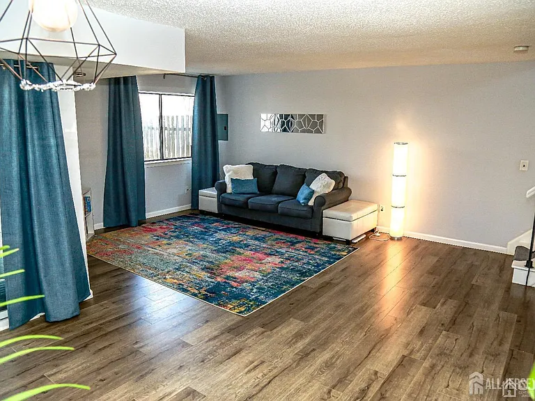 5805 Hana Rd — Photo 3
