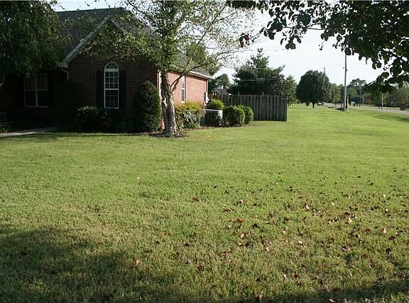 3rd image of 107 Fieldstone Dr