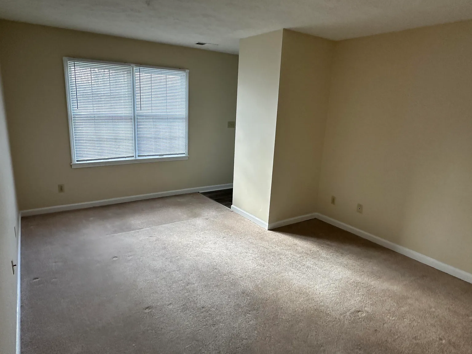 2 bed, 1.5 bath, 1056 sqft, $895 — Photo 4