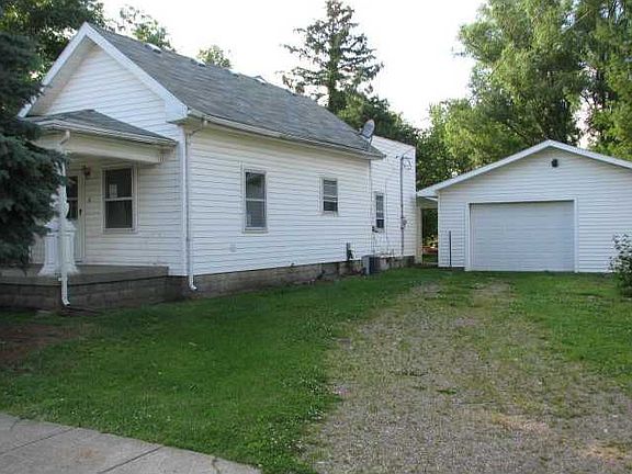 2nd image of 82 Crawford St