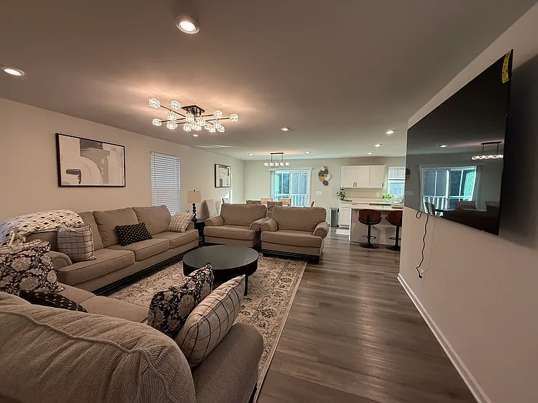 111 Dursley Cir — Photo 3
