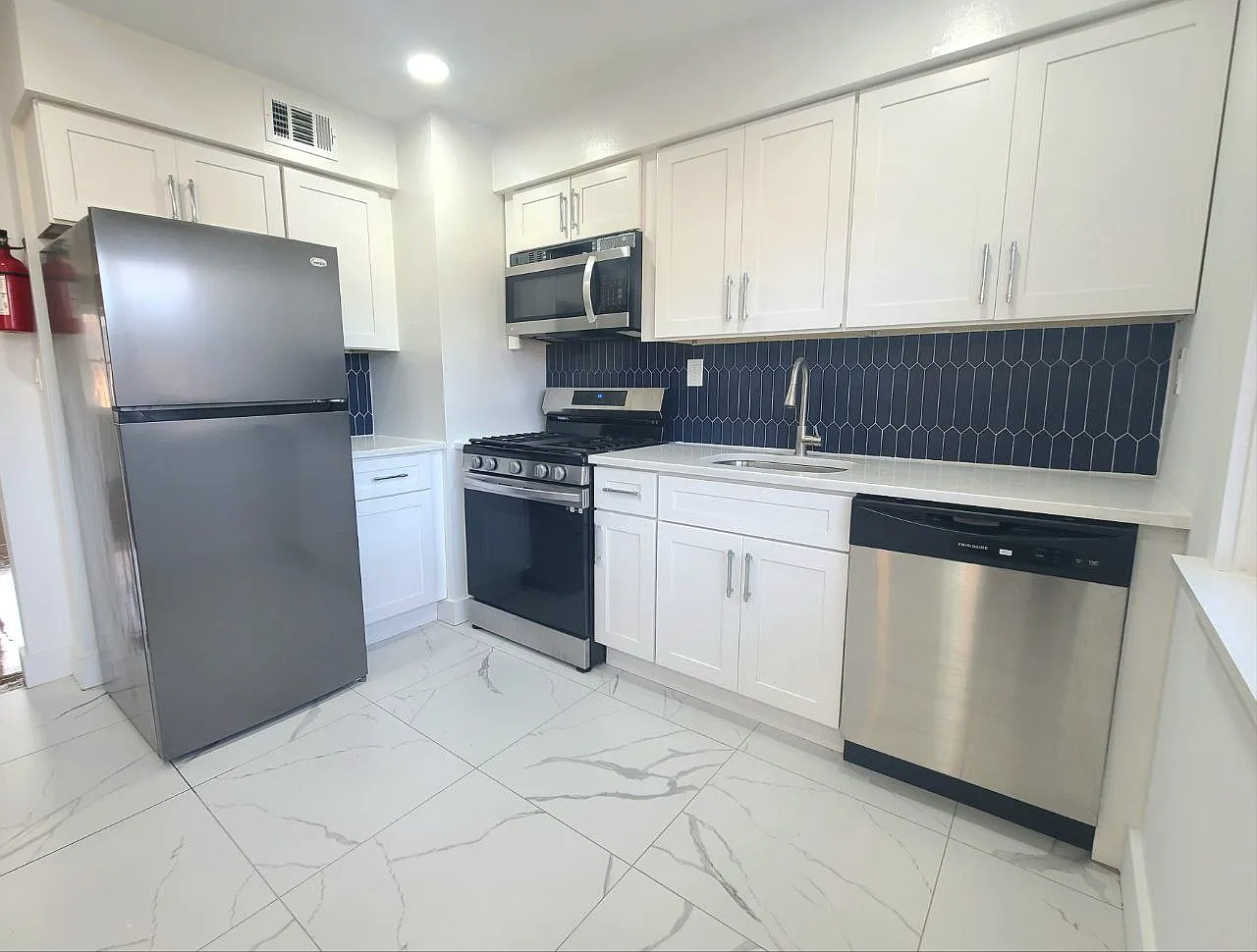 2 bed, 1200 sqft, $2,295 — Photo 3
