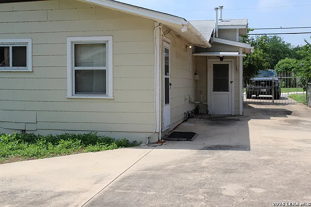 3627 W Poplar St — Photo 9