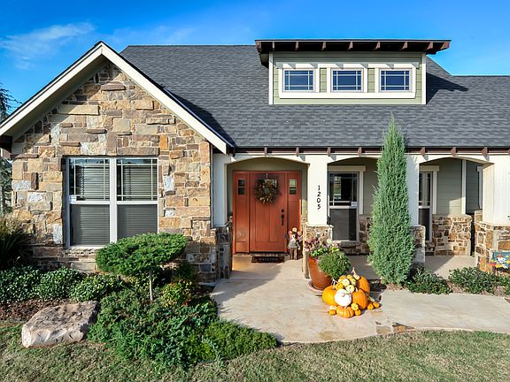 3rd image of 1205 Cypress Ln
