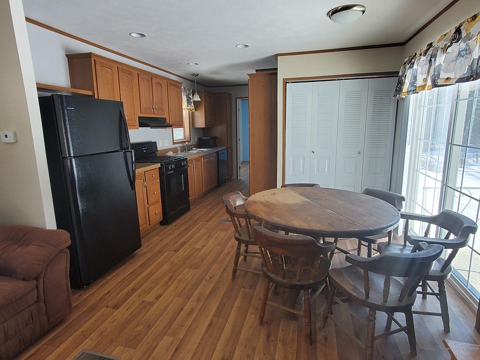 2nd image of 1496 Main St