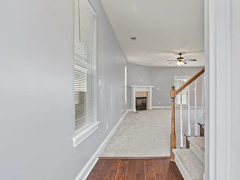 632 Dunrobin Ln — Photo 4