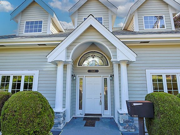 5th image of 1368 Bayview St