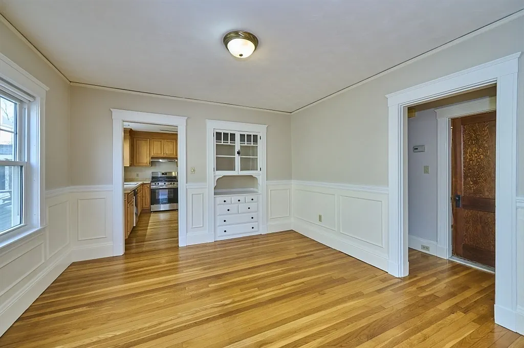 2 bed, 1.0 bath, 1150 sqft, $3,200 — Photo 2