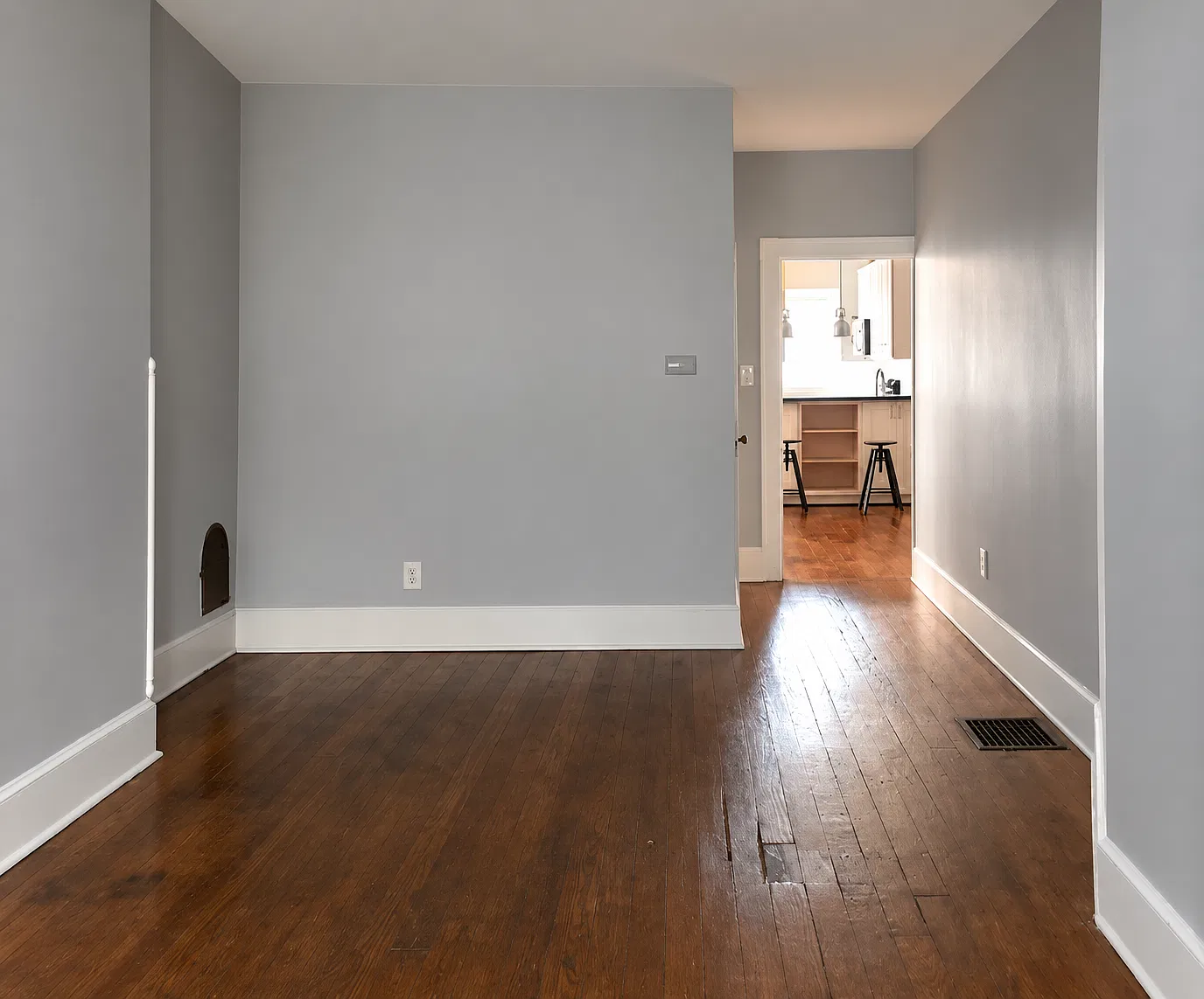1 bed, 740 sqft, $1,300 — Photo 3