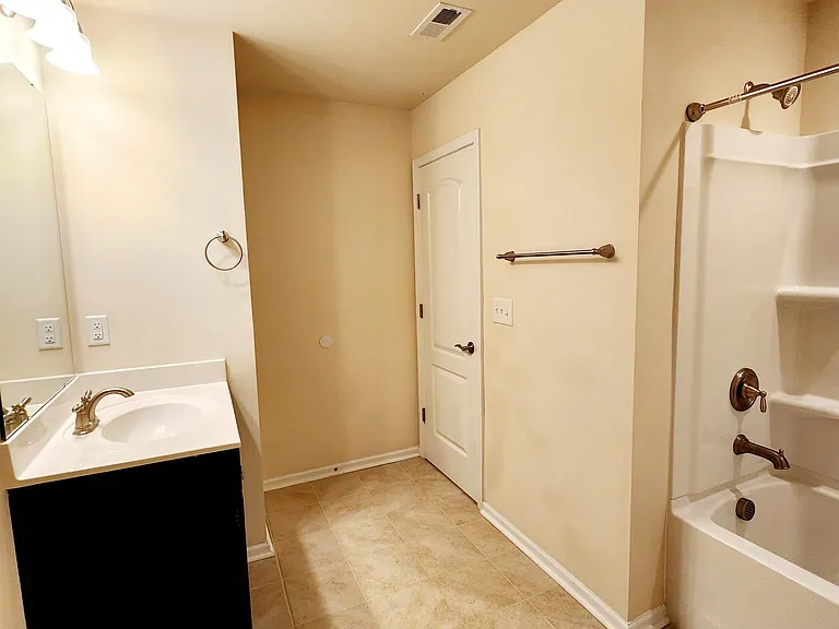 504 Twelve Oaks Ln — Photo 8