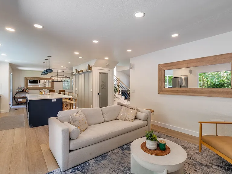 70 Mariani Ct — Photo 23