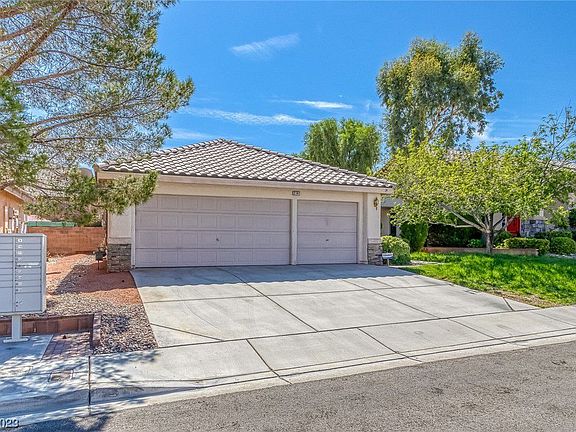 3rd image of 2741 Summerchase Ln