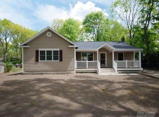 15 Marion Ave, Stony Brook, NY 11790