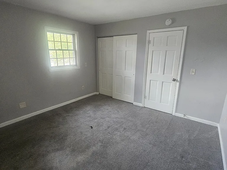 2400 Albany St — Photo 11