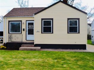12802 Park Knoll Dr, Garfield Heights, OH