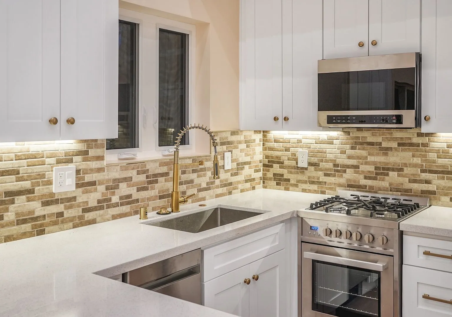 Urban Loft Living in North Hollywood Brand New 2BR/2BA — Photo 4