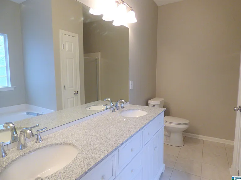 951 Savannah Ln — Photo 7