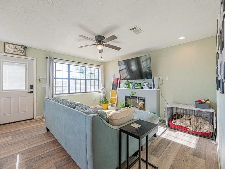 621 N Goldsmith St — Photo 17