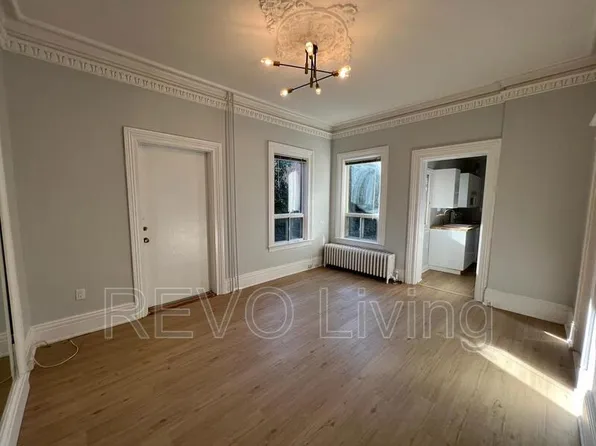 5 Centre St #St3, Saint Catharines, ON L2R 3A6