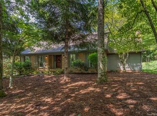 710 Overlook Dr, Flat Rock, NC 28731