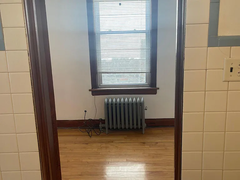 1032 N Trumbull Ave — Photo 6