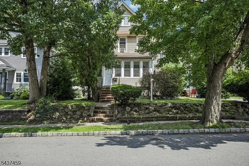 2 bed, 1.0 bath, $2,800 — Photo 2