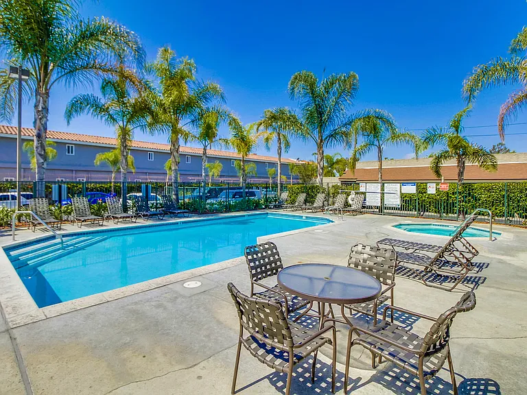 Harbor Cliff Apartments — Photo 1