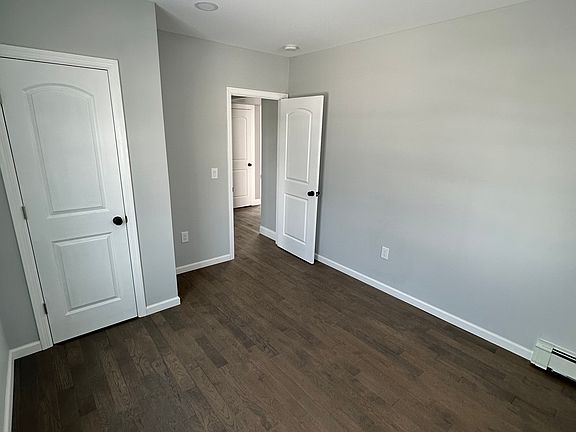 3rd image of 385 Clayton St Floor 1