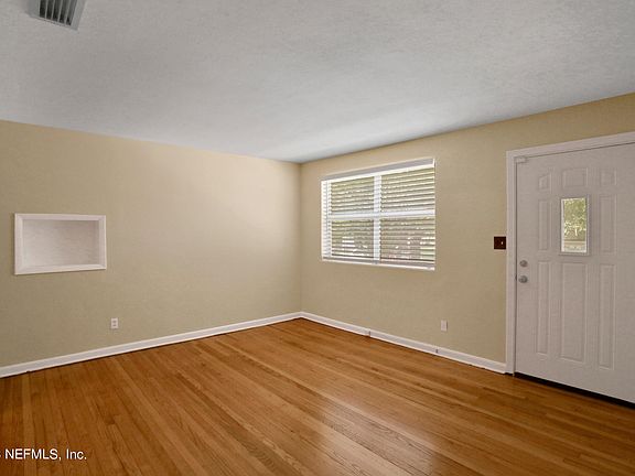 4th image of 6117 GREENBERRY Lane