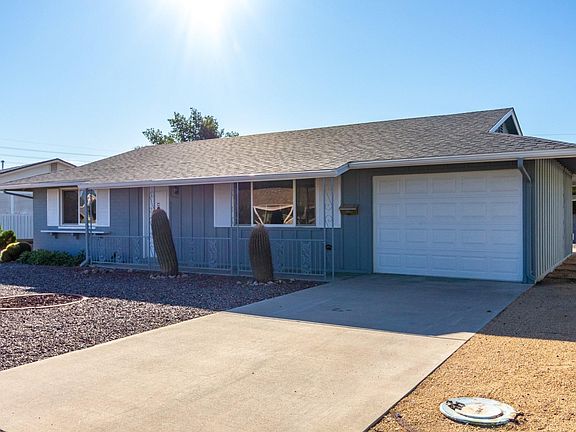 3rd image of 9921 W Pinehurst Dr