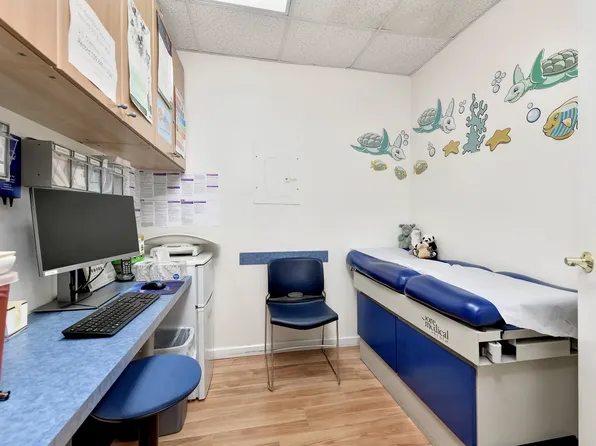 217 Calyer Street image 4 of 11