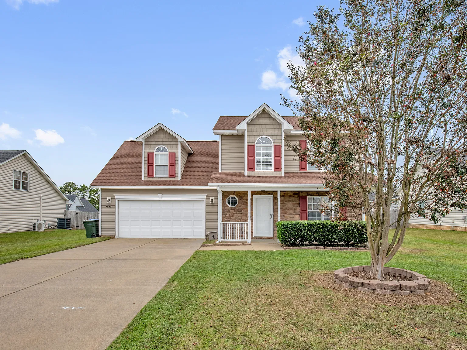 4 bed, 2036 sqft, $2,085 — Photo 2