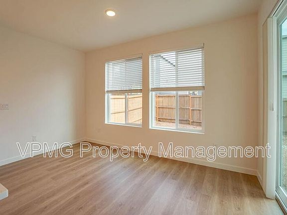 5th image of 1605 NE 180th Ave