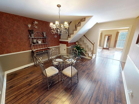 2nd image of 109 Deercrest Cir