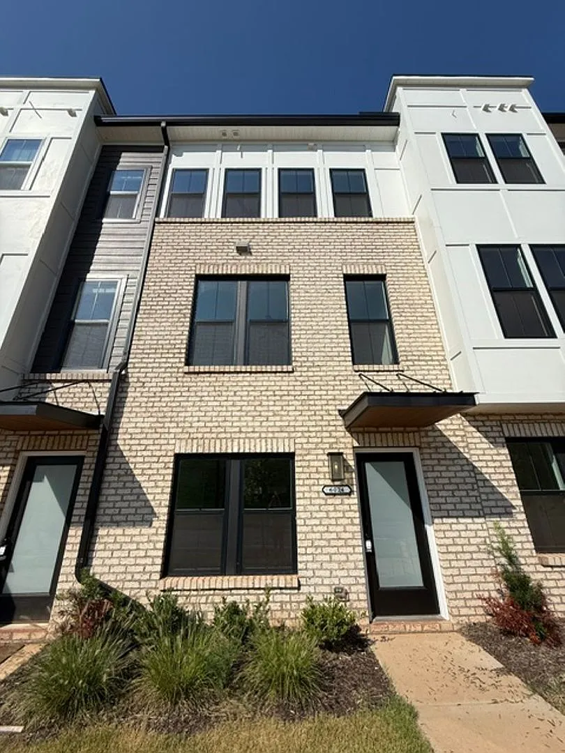 2 BR/2.5BA | Modern Townhome| 2-Car Garage + rooftop terrace — Photo 1
