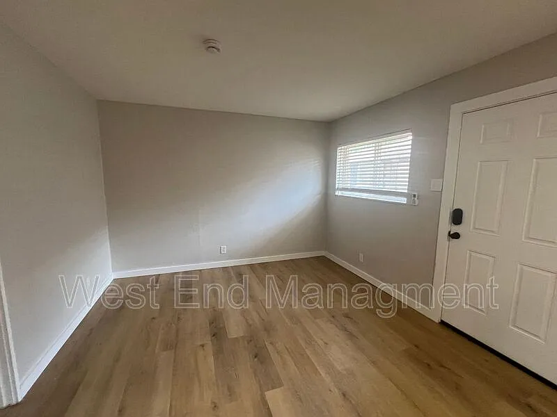 1 bed, 1.0 bath, $895 — Photo 2