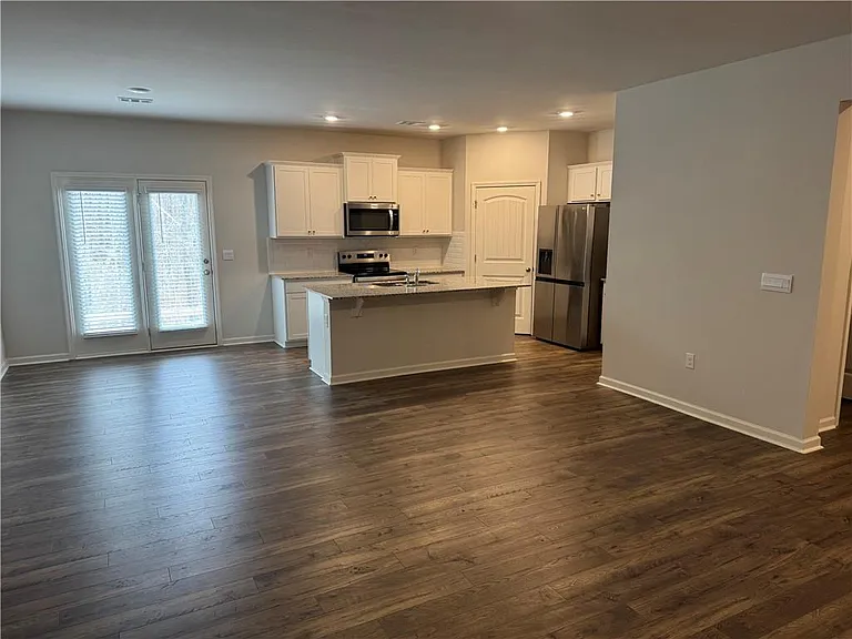 471 Stoneybrook Dr — Photo 5