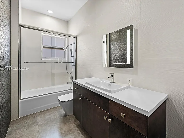552 Palm Dr — Photo 52