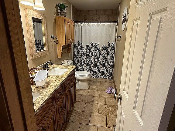 Full hall upstairs bath