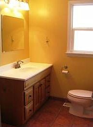 3rd image of 933 Woodford Ave