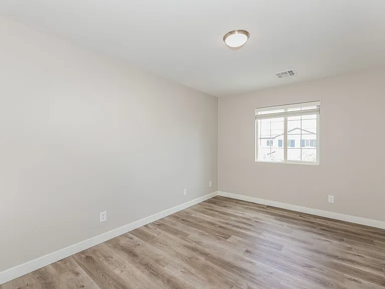 10215 Cougar Crossing St — Photo 13